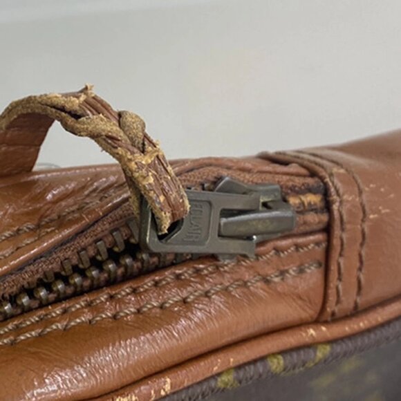 LOUIS VUITTON Logo Pochette Sports Clutch Hand Bag Monogram Leather - Picture 16 of 16